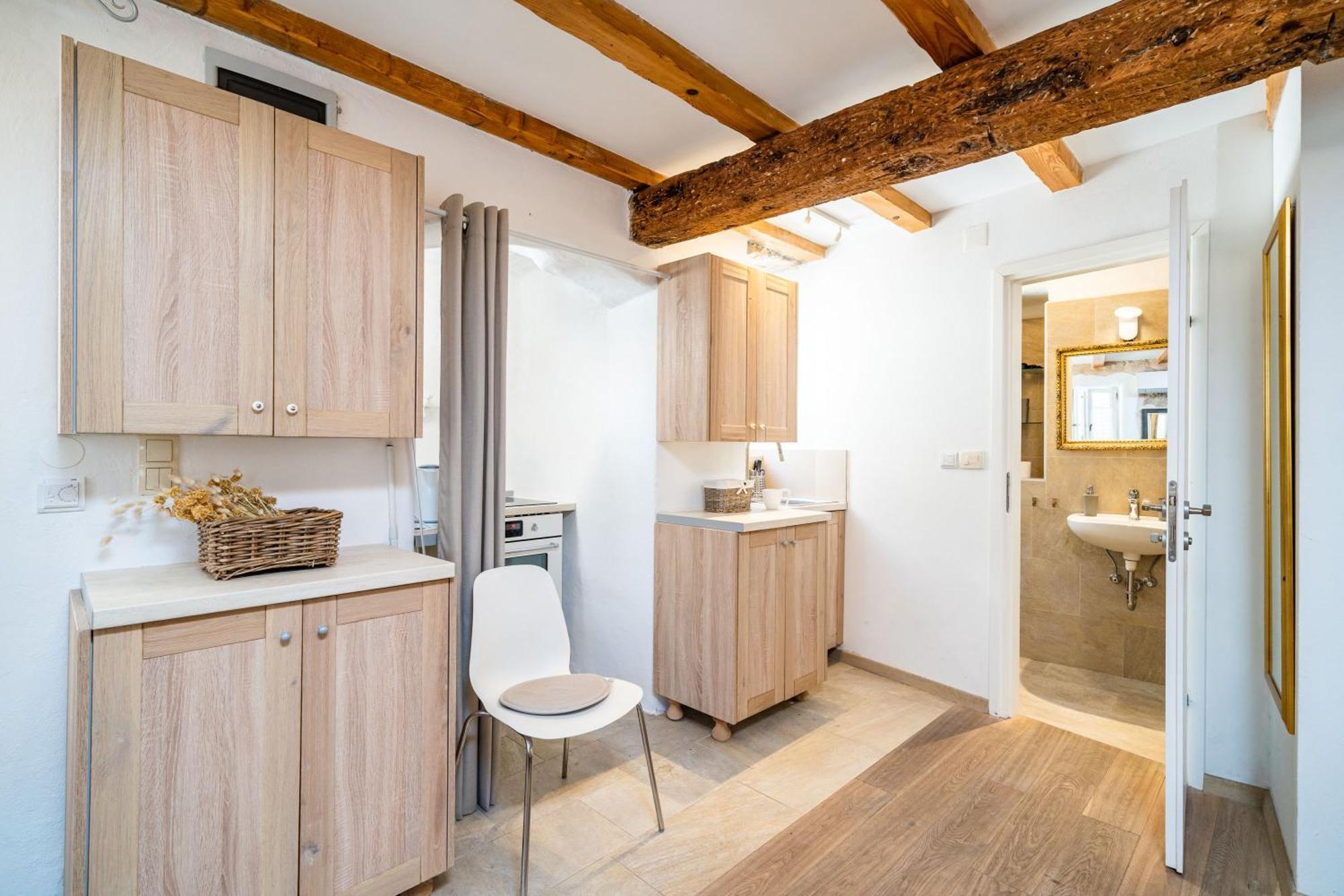 Apartment Old Town Historical 2 *